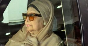 ঘরে ফেরার সময় বেশ আত্মবিশ্বাসী দেখাচ্ছিল বেগম খালেদা জিয়াকে