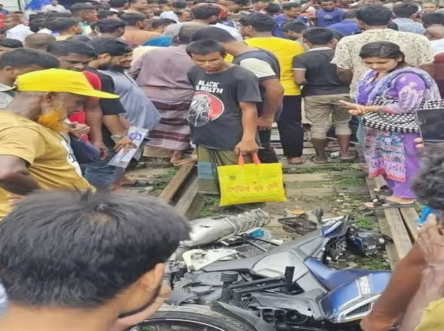 সান্তাহারে লালমনি এক্সপ্রেস ট্রেনে কাটা পড়ে নৌবাহিনীর মেরিন ইঞ্জিনিয়ার নিহত